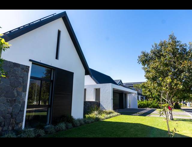 5 BEDROOM HOUSE FOR SALE IN VAL DE VIE ESTATE